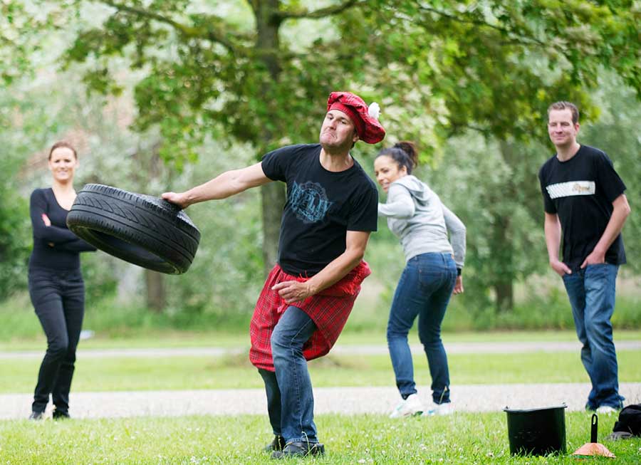 Autoband werpen als onderdeel van de highland games