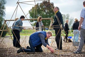 Bamboe bouwen als teambuildingsactiviteit