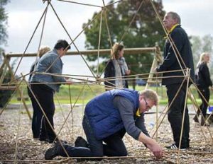 Bamboe bouwen als teambuildingsactiviteit